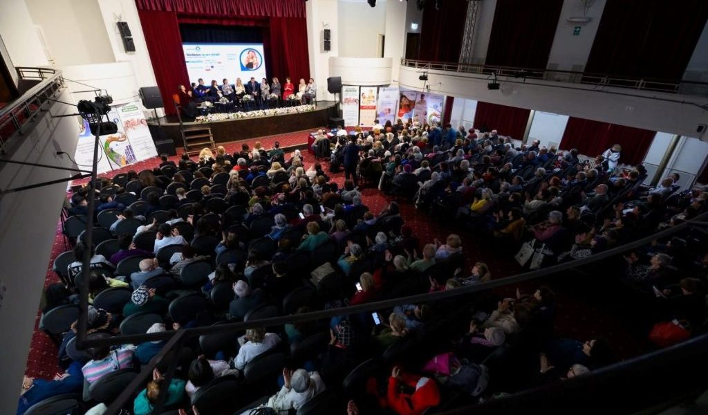 Senatorul Carmen Orban propune oficial introducerea Zilei Vârstnicului în Calendarul Național, postulând-o pentru data de 1 octombrie Carmen Orban, senator buzoian și medic, a anunțat recent intenția de a depune în Parlament o inițiativă legislativă pentru instituirea oficială a Zilei Vârstnicului pe data de 1 octombrie