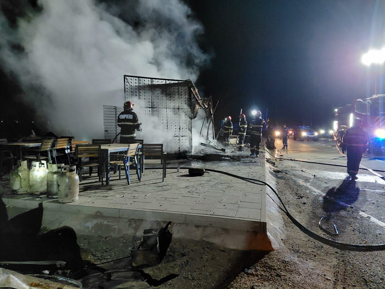 Incendiu devastator la un fast-food din Cluj, în toiul nopții