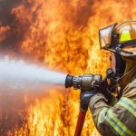 Incendiu devastator la un service auto din Galați: Proprietar, cu arsuri grave, la spital