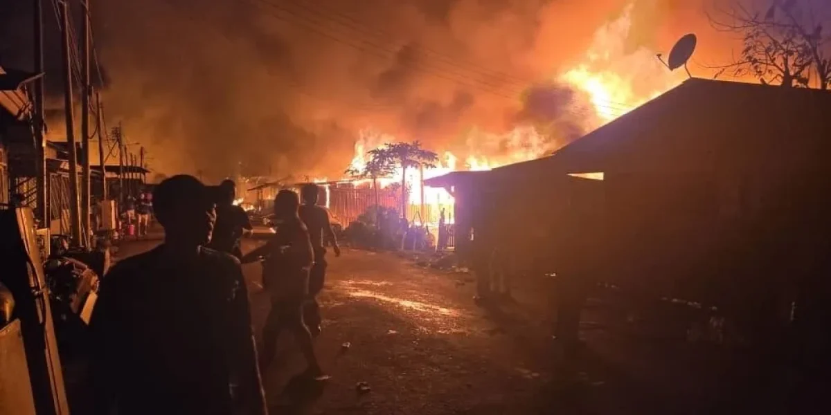 Incendiu în MALAEZIA: Satul mistuit de flăcări, sute de oameni fără adăpost