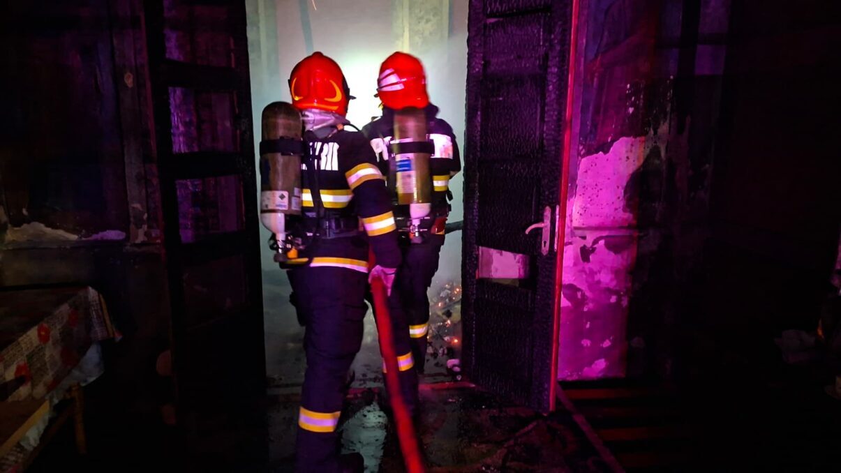 O mamă și fiul au murit în infernul din apartament