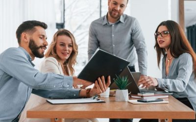 Într-un context economic dificil, mai multe companii din România au ales să ofere angajaților cadouri de Paște, fie sub forma unor pachete cu alimente, fie prin acordarea unor prime