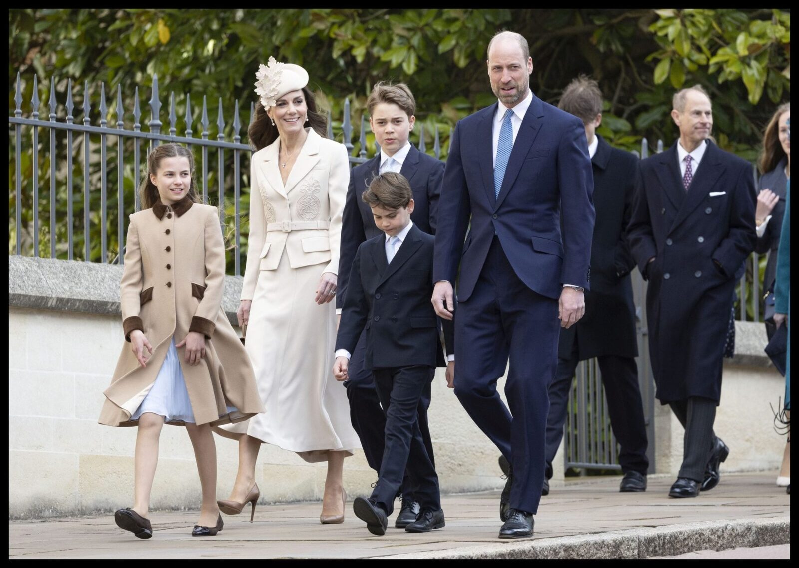 După doi ani de absență, Kate Middleton și Prințul William au revenit în lumina reflectoarelor, participând din nou la slujba de Paște la Castelul Windsor, alături de cei trei copii ai lor