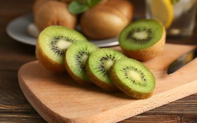 Kiwi: De ce experții recomandă să-l mănânci cu tot cu coajă