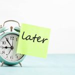 De ce amânăm, chiar dacă știm că ne afectează: Psihologii explică