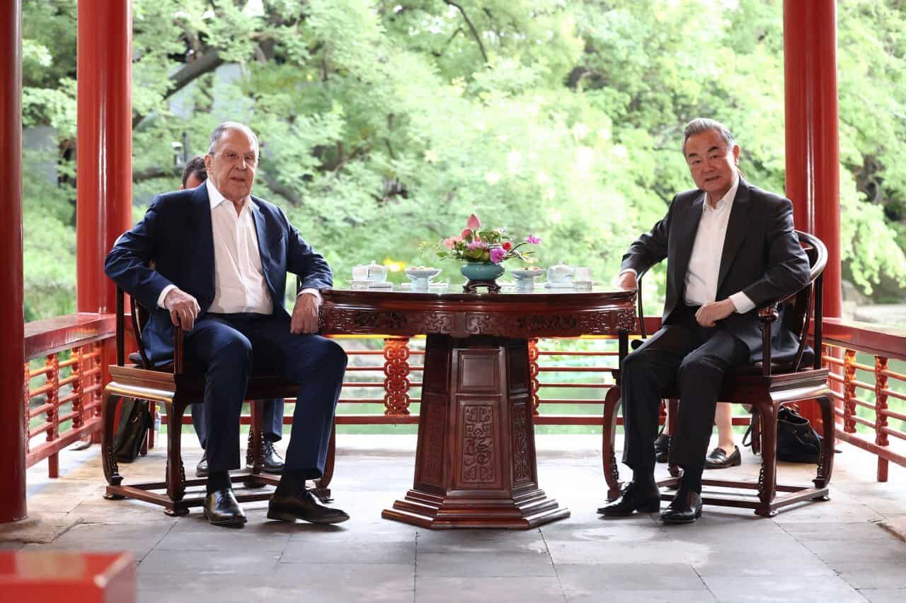 Lavrov, la Beijing: Discuții critice despre Ucraina și Orientul Mijlociu