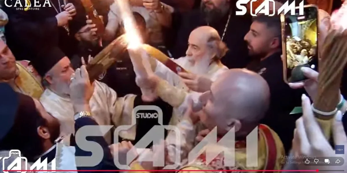Lumina Sfântă, aprinsă la Ierusalim: speranță la Biserica Sfântului Mormânt, în ciuda conflictelor