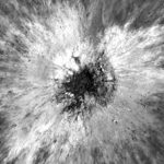 Nou crater pe Lună, de 225 metri, fotografiat de sonda NASA