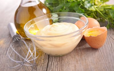 Maioneza de casă, rețeta rapidă și versatilă pentru orice masă Maioneza preparată în casă reprezintă o soluție simplă pentru a adăuga gust și consistență multor preparate