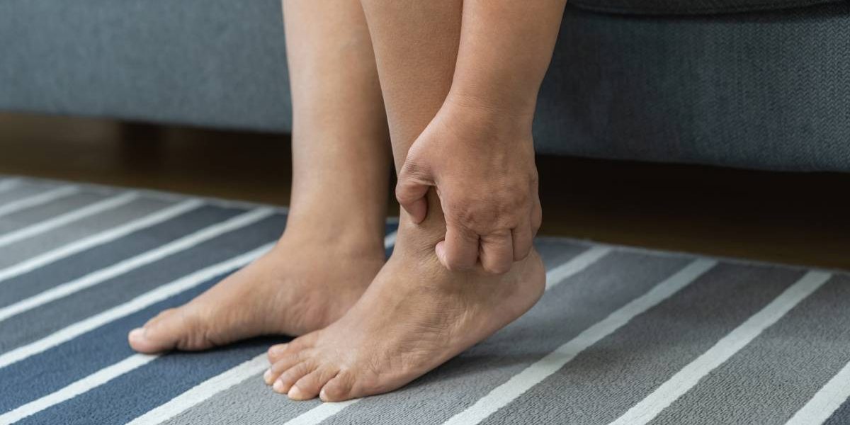 Semnul de pe picioare care te alertează de diabet, boli renale sau hepatice