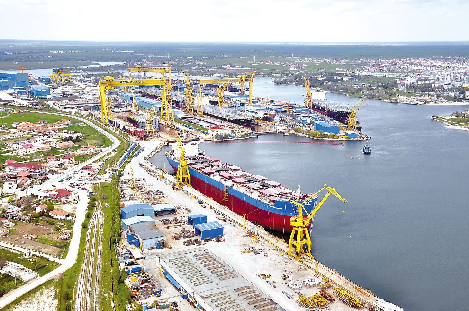 Șantierul Naval Mangalia, cel mai mare din România, intră în faliment Șantierul Naval Mangalia, recunoscut drept cel mai mare complex naval din țară și singurul capabil să construiască nave de război, a intrat oficial în procedura de faliment