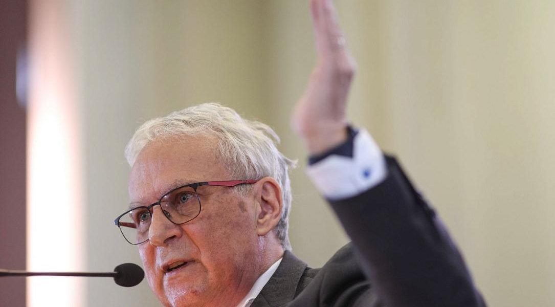 Andruh, ales președintele Academiei Române, după un nou scrutin dramatic