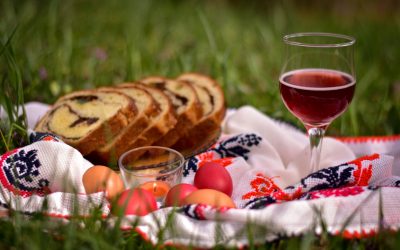 Cât va scoate românul din buzunar în 2026 pentru masa de Paște?