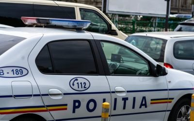 Orădean, fals „mamă” de minor și polițist, păcălea asistații pentru carduri