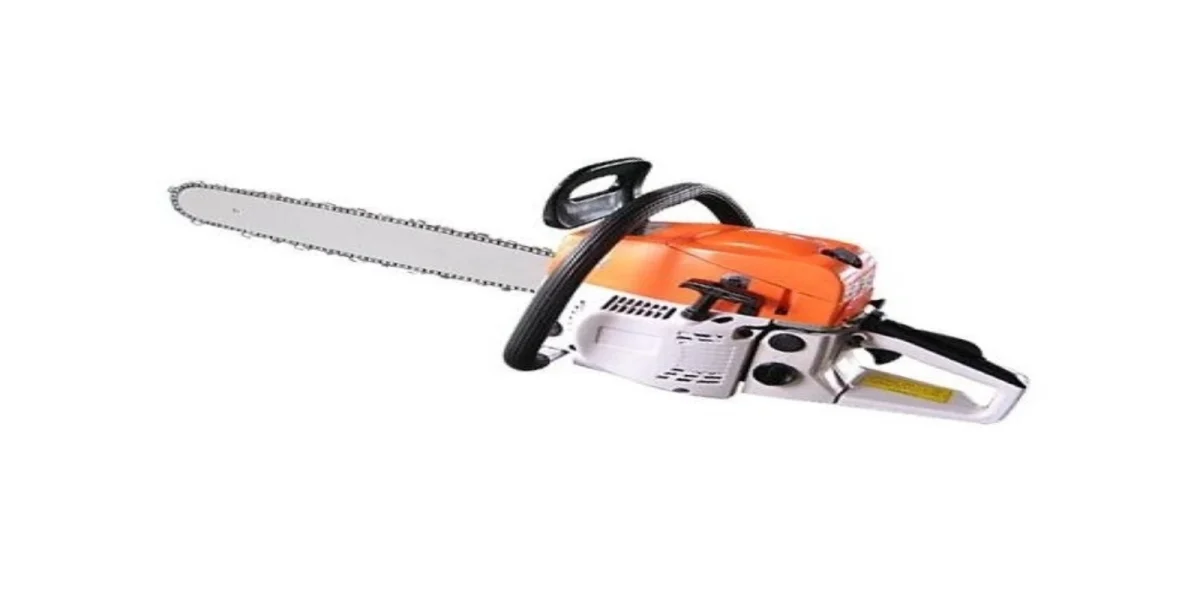 Bărbat găsit decedat după ce s-a tăiat cu drujba. Mama a făcut descoperirea