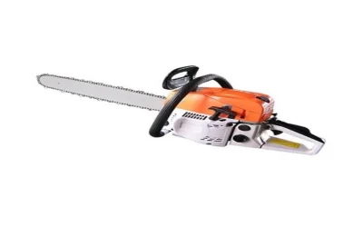 Bărbat găsit decedat după ce s-a tăiat cu drujba. Mama a făcut descoperirea