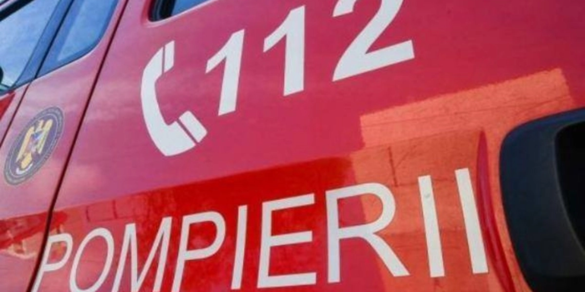 Incendiu în locuință: Jandarm și polițist, eroii care au salvat o femeie