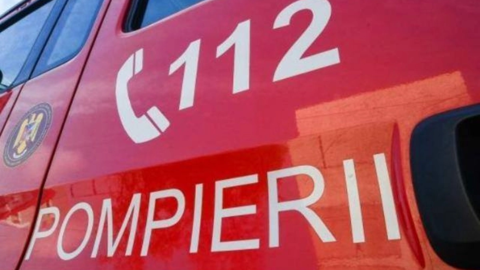 Incendiu în locuință: Jandarm și polițist, eroii care au salvat o femeie