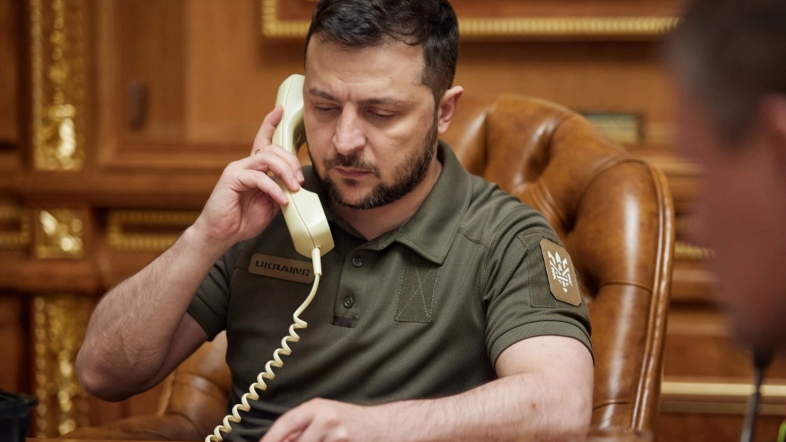Zelenski îl felicită pe Peter Magyar după victoria din Ungaria