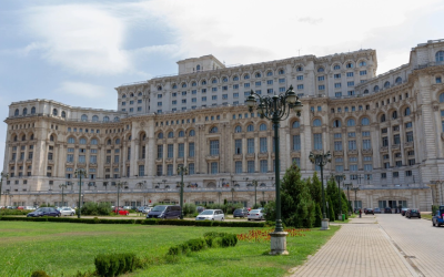 Palatul Parlamentului, luminat albastru sâmbătă, pentru Ziua Parkinson