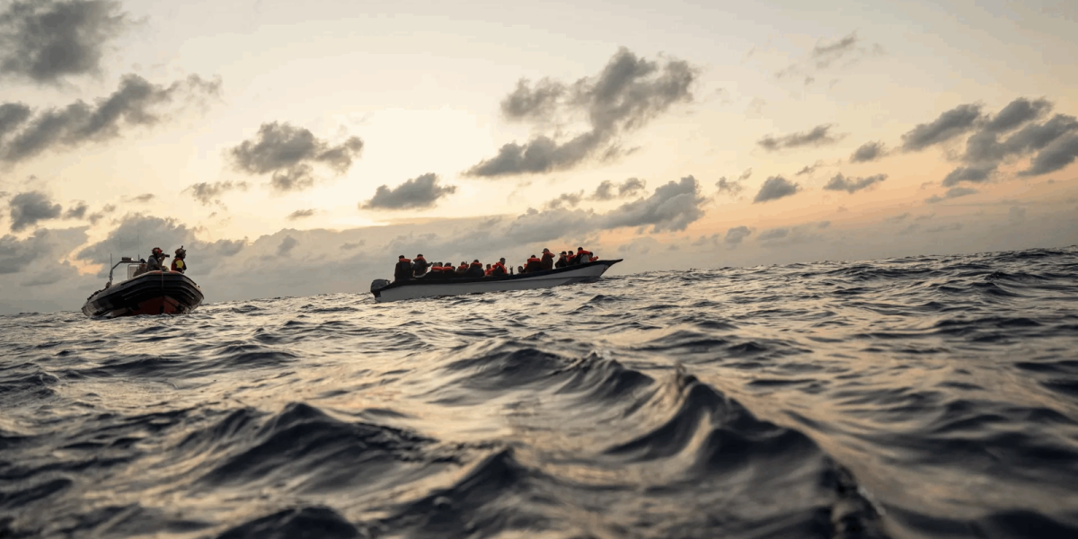 Ambarcațiune scufundată: 250 de oameni, dați dispăruți în ape