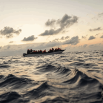 Ambarcațiune scufundată: 250 de oameni, dați dispăruți în ape