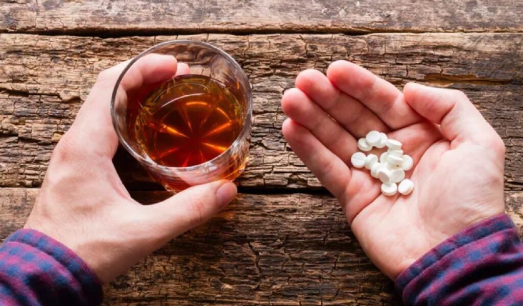 Pericol: Combinația alcool-antiacide-antiinflamatoare, fatală pentru organism