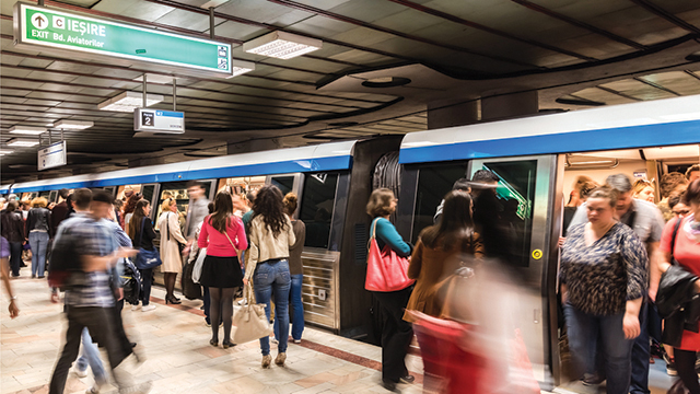 Revoltă în București: Peste 11.500 de oameni, împotriva scumpirii metroului