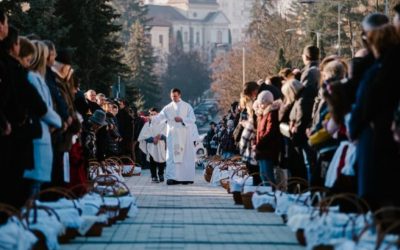 Ceremonia de sfințire a bucatelor în Miercurea-Ciuc, cel mai mare eveniment de acest gen din Bazinul Carpatic, s-a desfășurat duminică, adunând mii de participanți în centrul municipiului