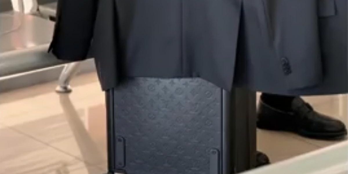 Ministrul Agriculturii, Florin Barbu, cu geamantan Vuitton de 5000€: „Nu-l cunosc!”