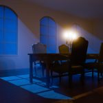 De ce te trezește mobila noaptea – Misterul trosnetelor explicat