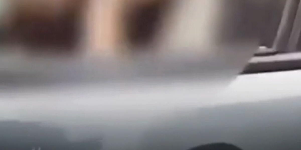 Șoferiță prinsă în flagrant la București: Mită pentru polițist. Imaginile șocante