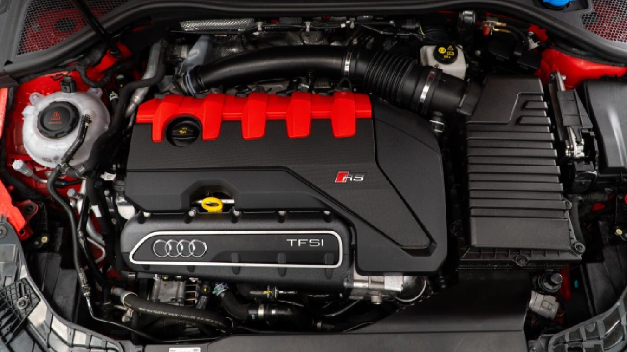 Audi a anunțat oficial dispariția motorului cu cinci cilindri, o tehnologie emblematică pentru brandul din Ingolstadt, decizie ce marchează finalul unei epoci importante în istoria companiei