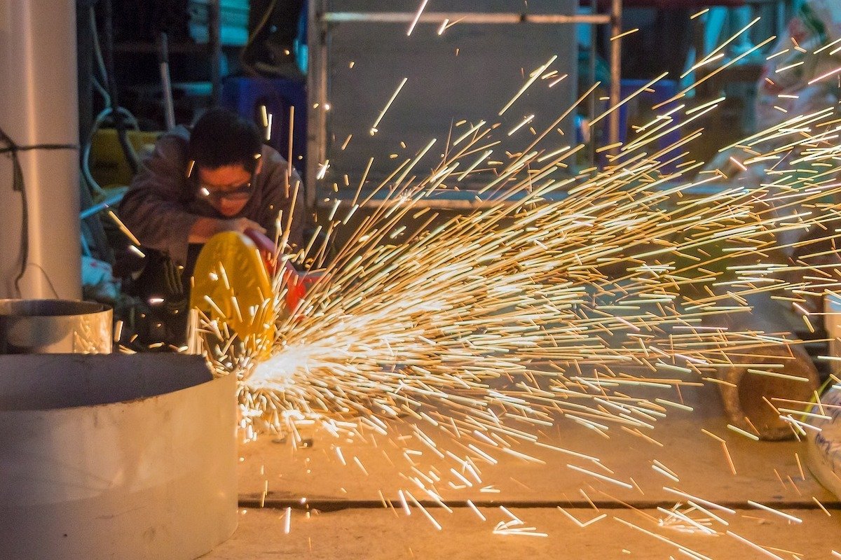 Românii muncesc mult, dar sunt plătiți prost: 13,6 euro pe oră, mai puțin ca Bulgaria