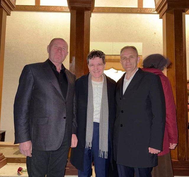 Nicuşor Dan, la Mănăstirea Cornu, cu şefii PSD din Prahova – FOTO