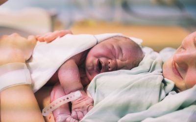 O tânără mamă din România a avut parte de o experiență extrem de dificilă după naștere, atunci când, doar la două săptămâni după ce a adus pe lume primul copil, și-a pierdut temporar vederea