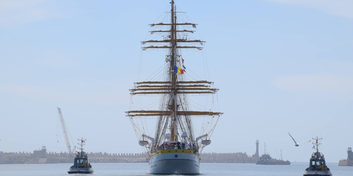 Nava Școală Mircea pleacă în marș internațional de 5 luni din Constanța