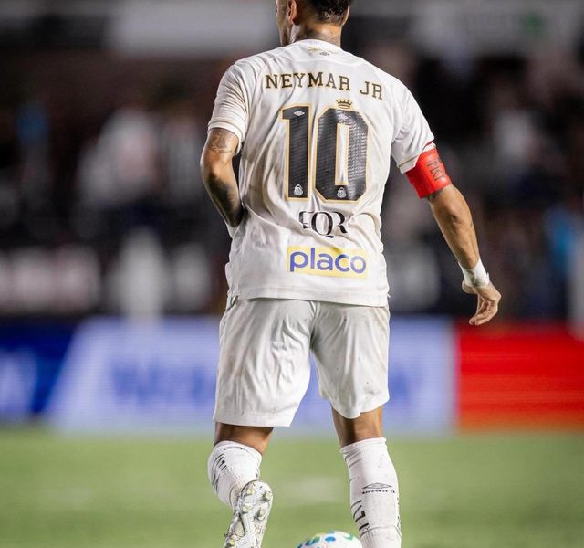 Neymar, furios pe fani: De la „scărpinat” la fluierături, scandal total!