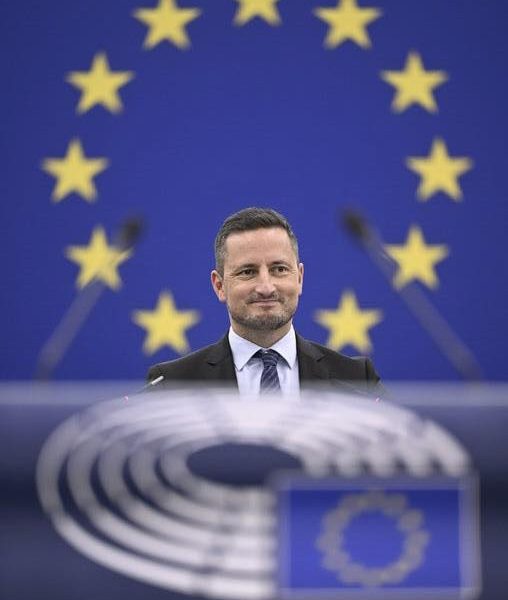 Europarlamentar Român, prins dansând pe manele la Bruxelles