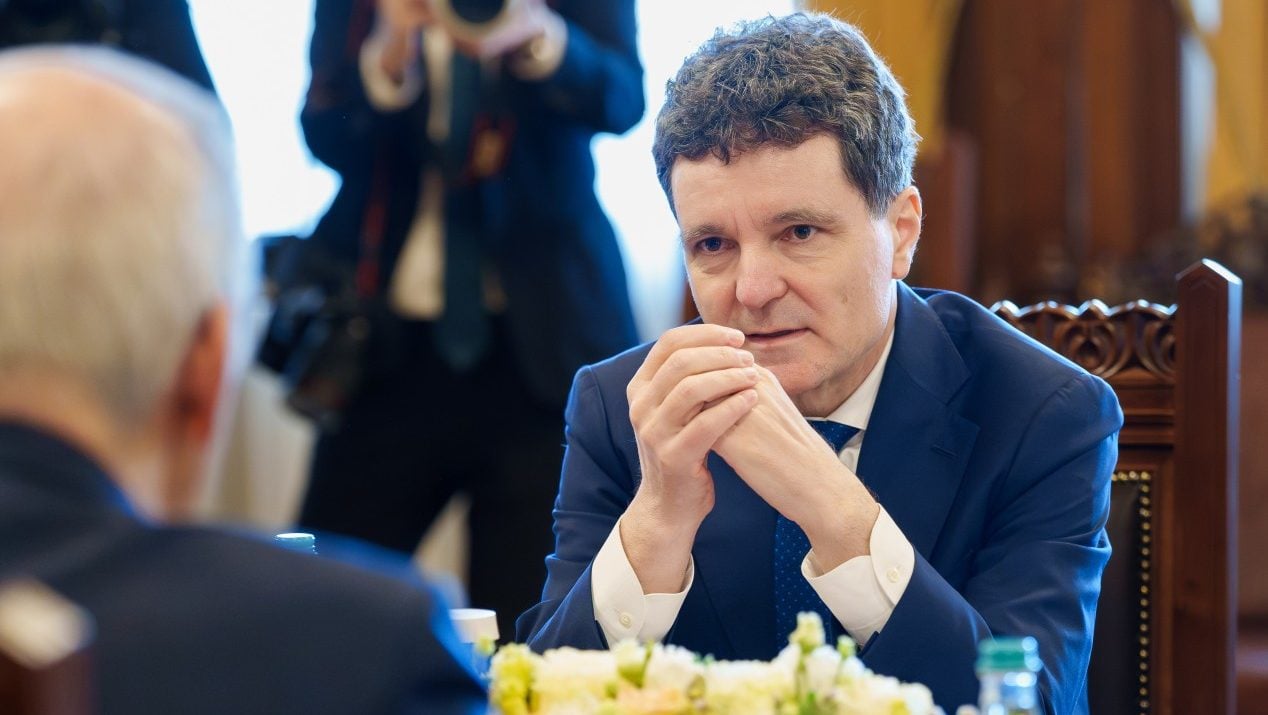 Discuție la Cotroceni despre aprovizionarea cu carburanți în contextul războiului din Orientul Mijlociu Președintele Nicușor Dan a convocat, luni, 6 aprilie, o ședință la Palatul Cotroceni cu principalele personaje din domeniul energetic și reprezentanții companiilor petroliere din România