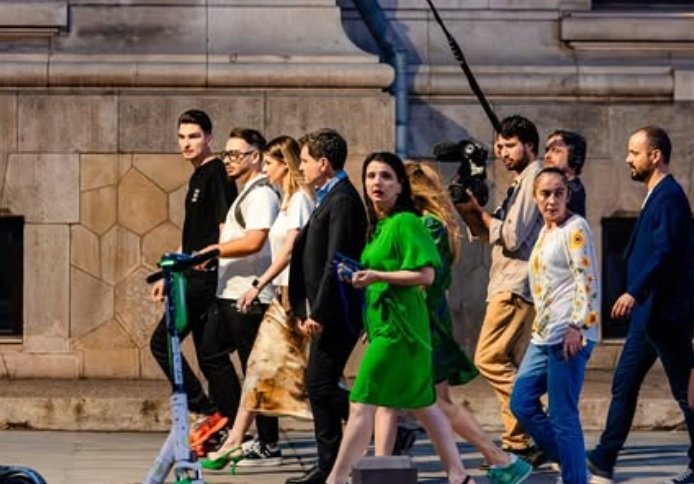 Investigație DIICOT și suspiciunile privind influențarea alegerilor prezidențiale din 2025 Ancheta DIICOT referitoare la distribuirea fotografiilor de către Elena Lasconi în campania pentru alegerile prezidențiale din 2025 nu s-a finalizat încă