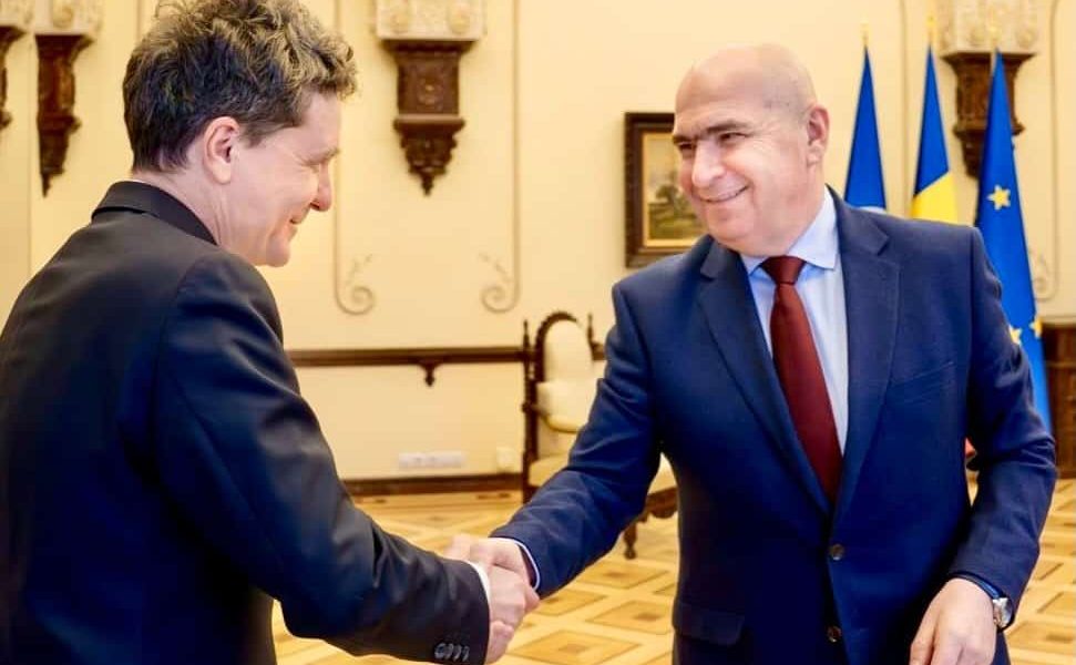 Președintele începe consultările: Primele discuții cu partidele, miercuri