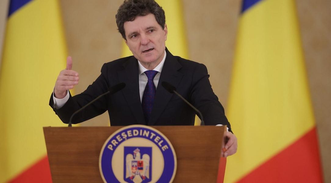 Președintele anunță o criză politică în România