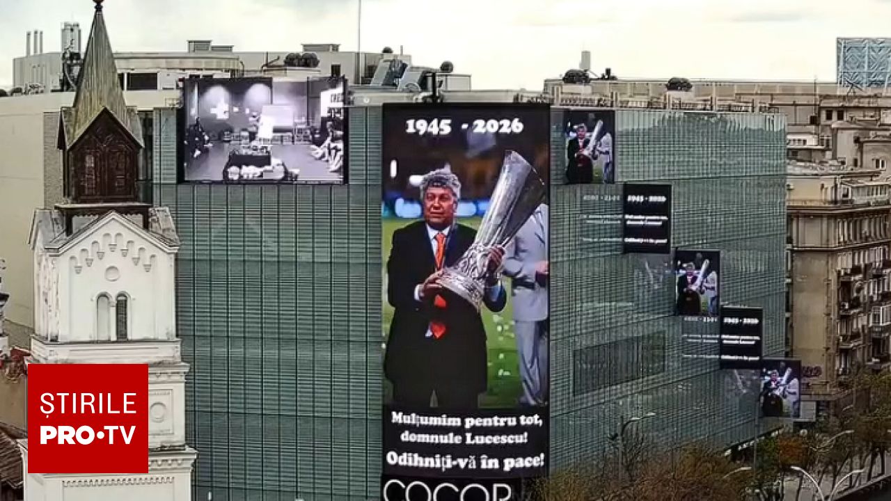 Pe ecranele celebrului magazin Cocor din centrul orașului București rulează în prezent imagini omagiale dedicate legendarului antrenor Mircea Lucescu, după vestea tristă a decesului său marți