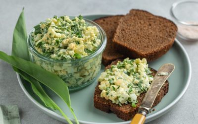 Primăvara aduce, în mod tradițional, numeroase tulpini de leurdă, o plantă salvatoare pentru sănătatea organismului