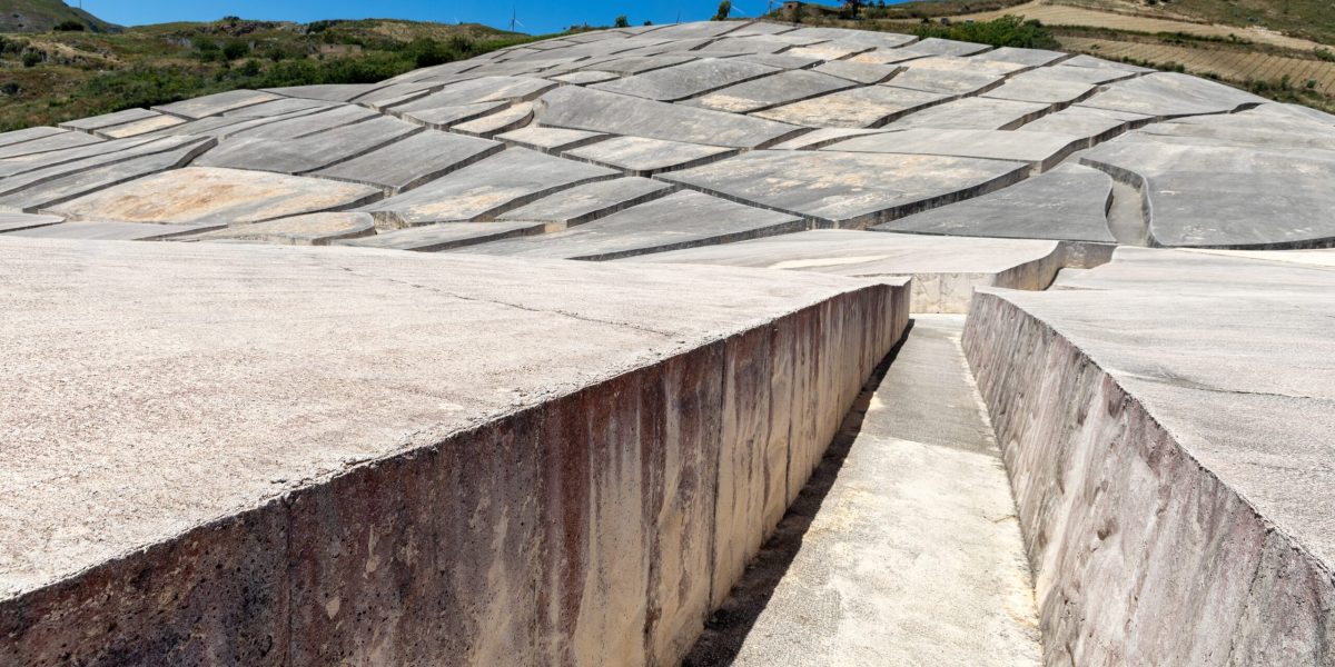 Orașul din beton, „Pompeii modern”: artă contemporană șocantă