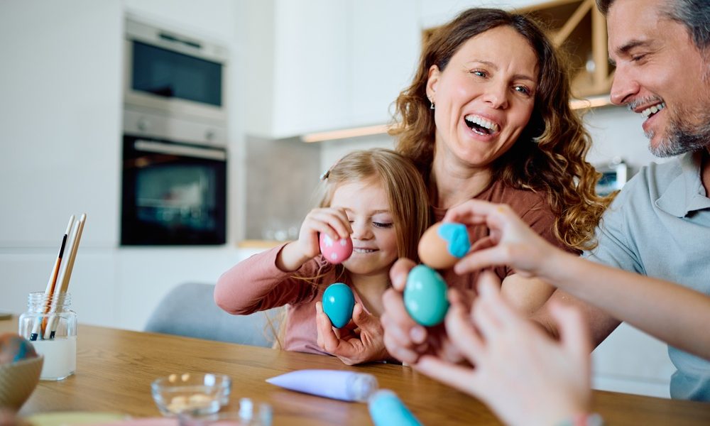 De ce ciocnim ouăle-n ziua de Paști: Gestul cu semnificații profunde