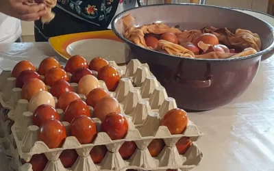 Ouă vopsite eco la Mănăstirea Timișeni: Tradiția merge mai departe