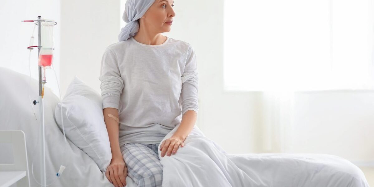 Nouă speranță în lupta cu cancerul: tratamentele revoluționare care antrenează corpul