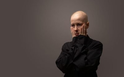 Factorul Emoțional: Cheia Ascunsă în Lupta Contra Cancerului Diagnosticul de cancer este adesea perceput ca o sentință, dar succesul tratamentului depășește adesea aspectele medicale